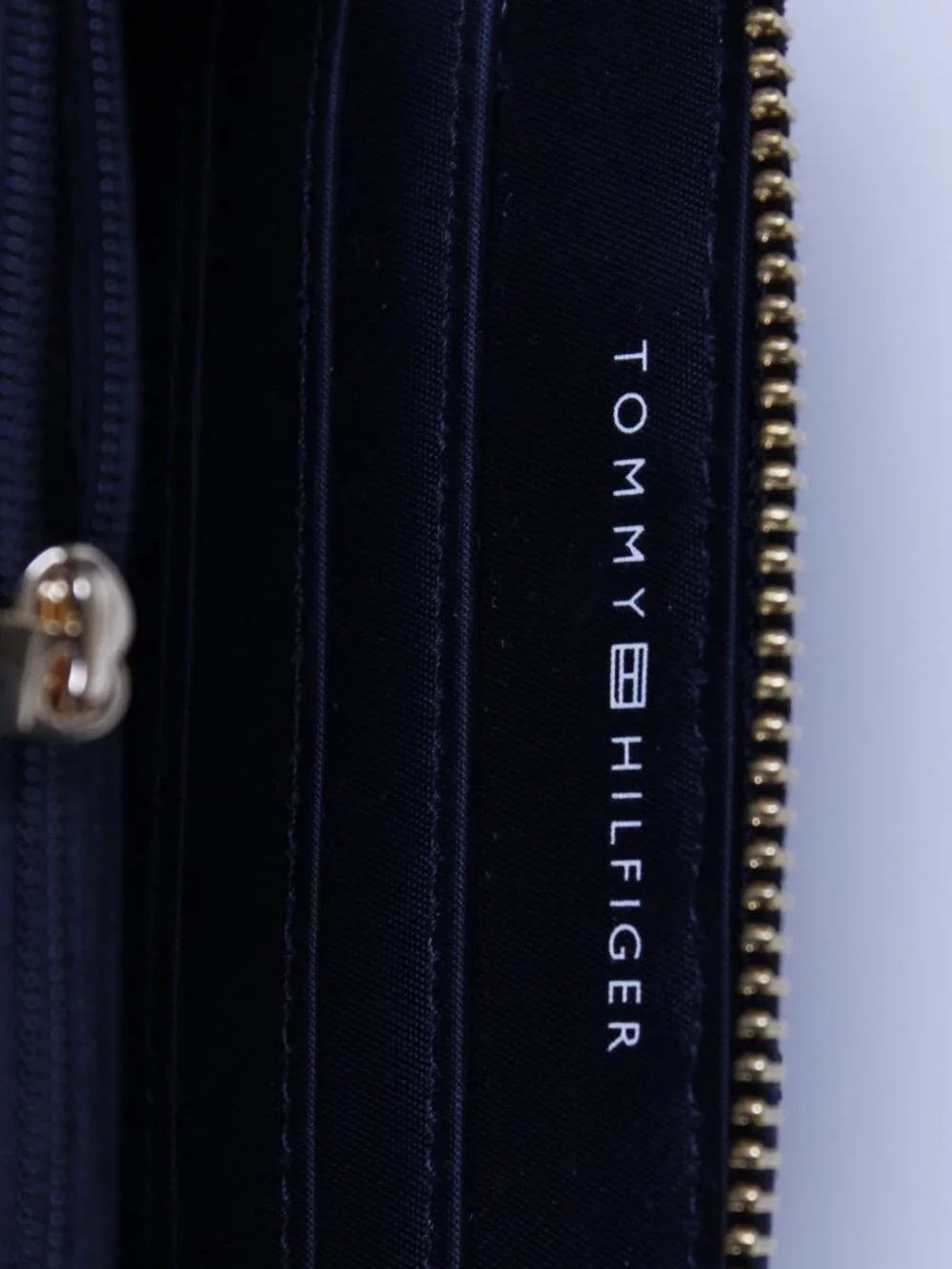 Tommy Hilfiger Poppy Large ZA Corp Wallet - Navy Blue - New with Tags